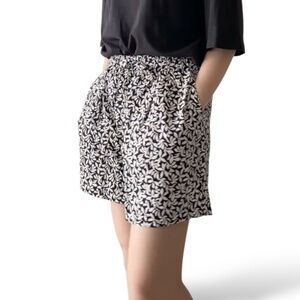 UNIQLO AIRISM Black & White Print Shorts Elasticized and Drawstring Waist Sz XL